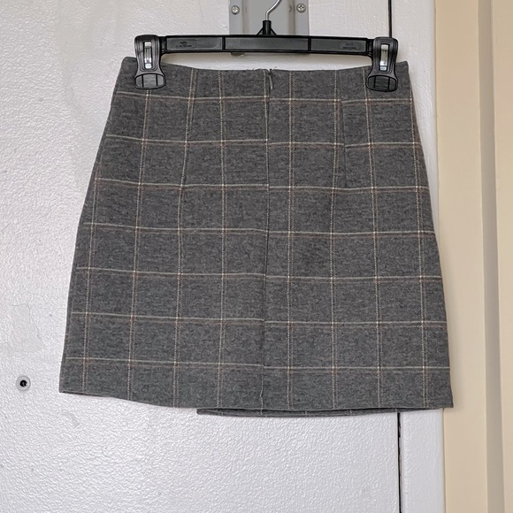 Free With Purchase !! plaid skirt in size small - Picture 4 of 5
